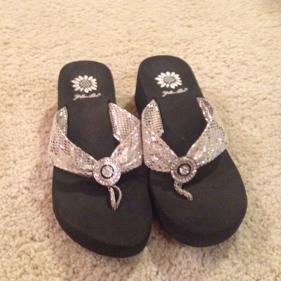 Sz 6.5-7 Yellow Box Sandals