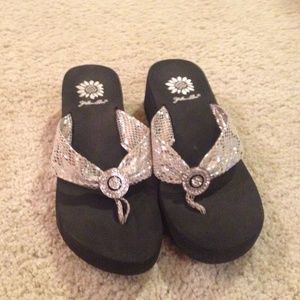 Sz 6.5-7 Yellow Box Sandals