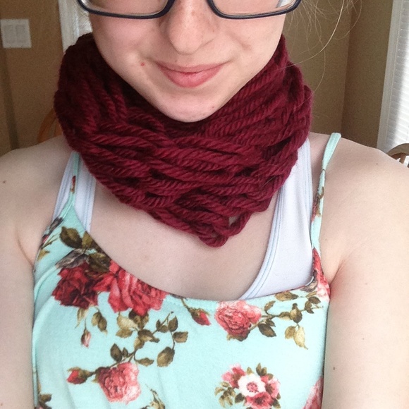 Red Infinity Scarf - Picture 2 of 2
