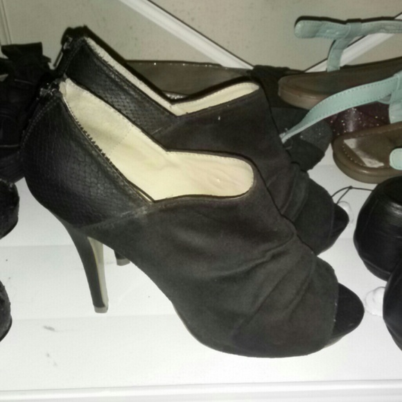 Black suede heels - Picture 1 of 1