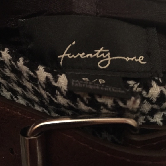 Super Stylish high waisted shorts! - Picture 3 of 3