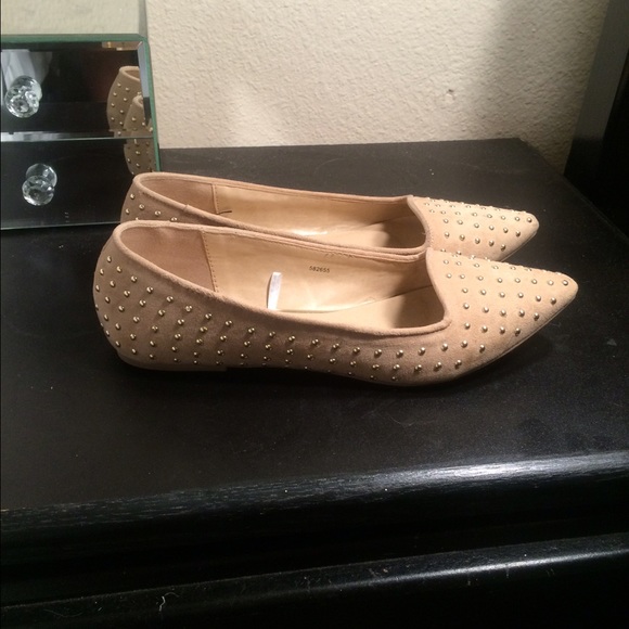 Tan flats