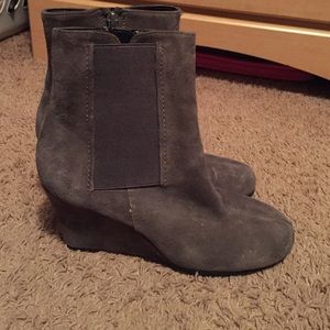 Grey wedge short boot