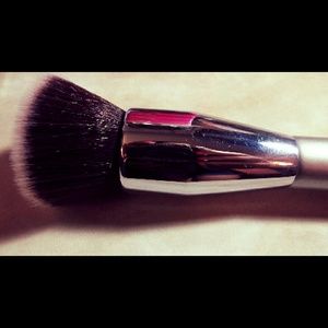 It cosmetics airbrush buffing foundation brush