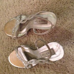 Sz 7 Silver dress Sandals