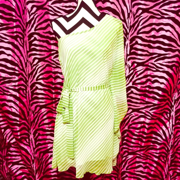Dresses & Skirts - Green and white dress