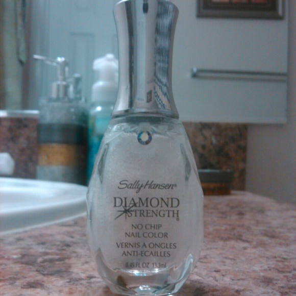Sally Hansen- Diamond Strength Nail Color