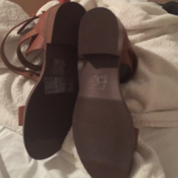 Brown sandals from forever 21 - Picture 2 of 2