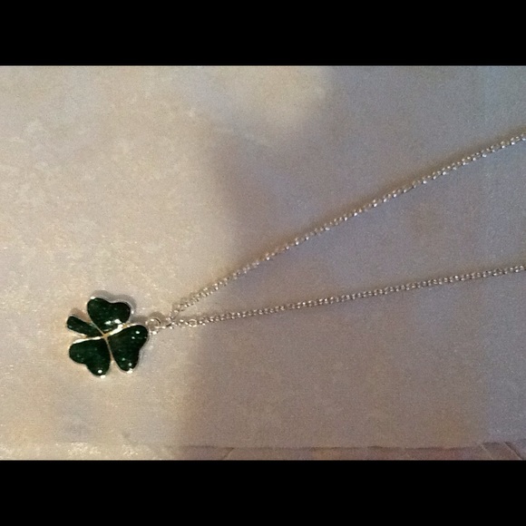 Lucky "Kiss Me" Clover Charm Necklace - Picture 3 of 3