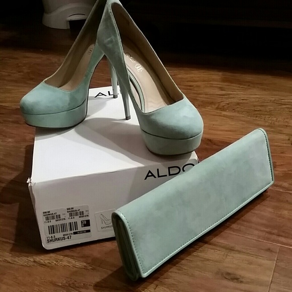 Size 9 Heels and matching clutch