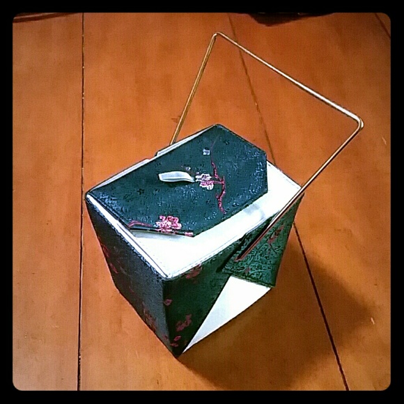 LBeautiful jacquard silk purse take-out