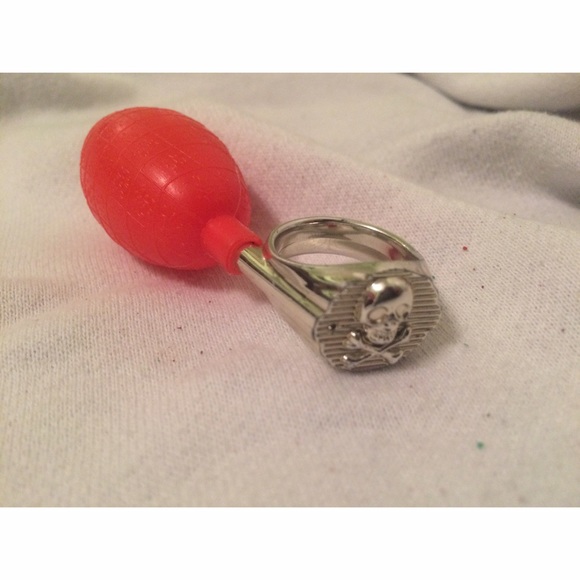 *CLOSET CLOSING SALE* Water-spraying prank ring!