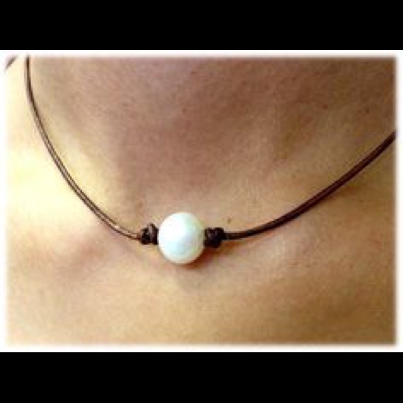 Single pearl necklace