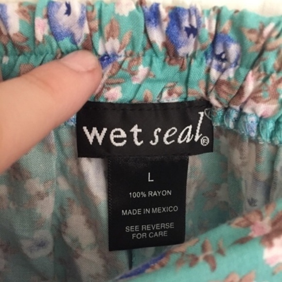 Wet Seal Skater Skirt - Picture 2 of 3