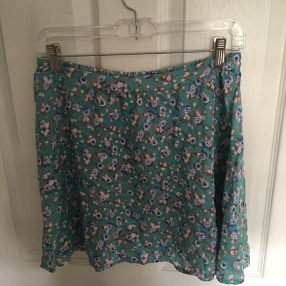 Wet Seal Skater Skirt - Picture 3 of 3