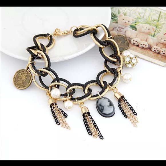 ❤️ Toggle Charm Bracelet❤️ - Picture 2 of 2