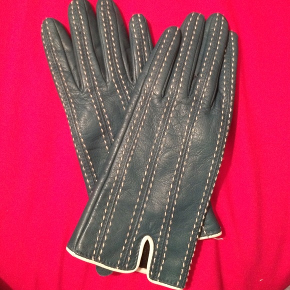 Leather gloves