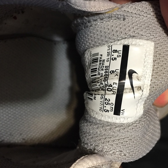 Grey and purple Nike dart 8 running shoes - Picture 4 of 4