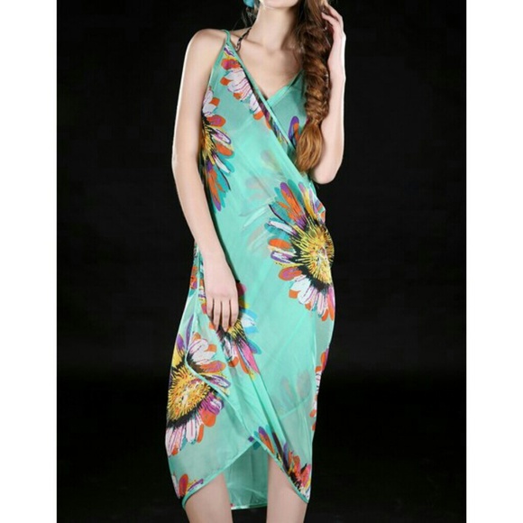 *Sold* on another closet Green cover up 👙 sarong