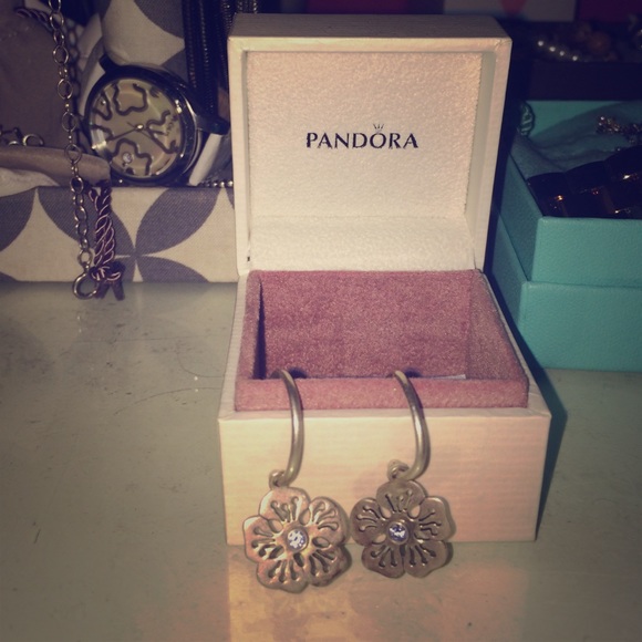 💯 authentic pandora earrings