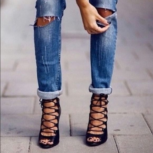 Raceyyy black Steve Madden lace up heels