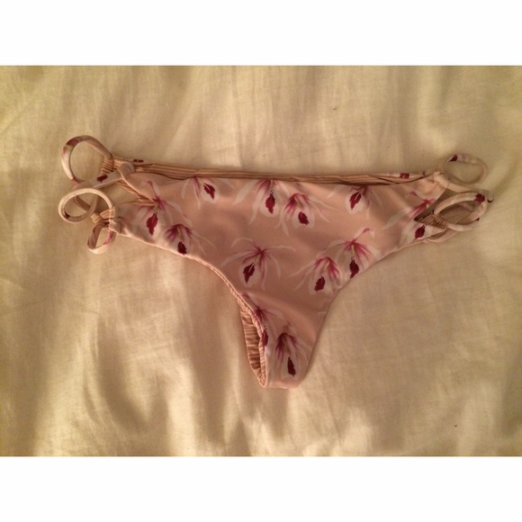 acacia bottoms