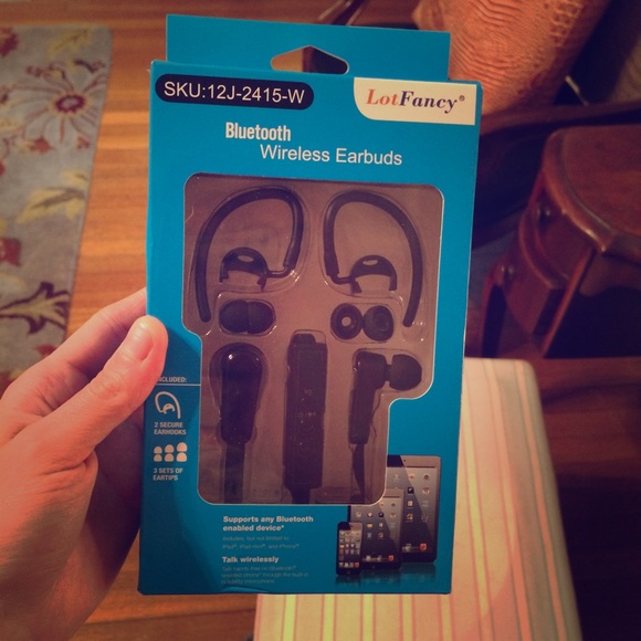 Wireless headphone earbuds