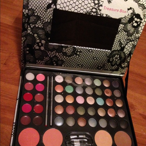 Treasure box make up