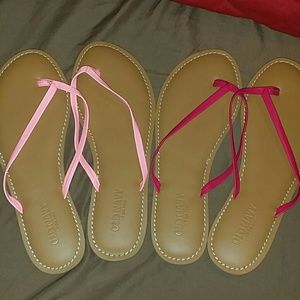 **Bundle** 2 pairs of Sandals size 8