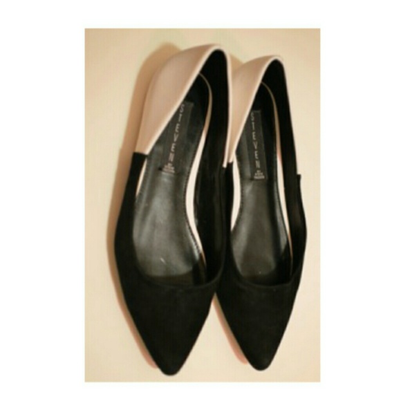Classy Steve Maddens flats - Reduced price!!!