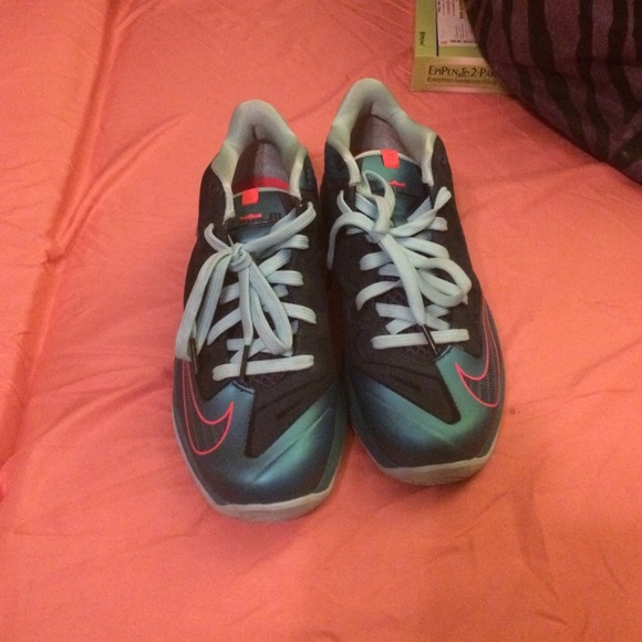 Used nike in new condition - Picture 1 of 4