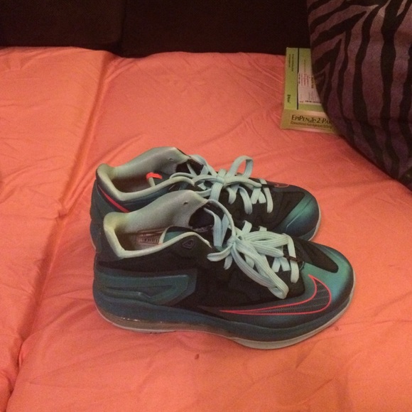 Used nike in new condition - Picture 2 of 4