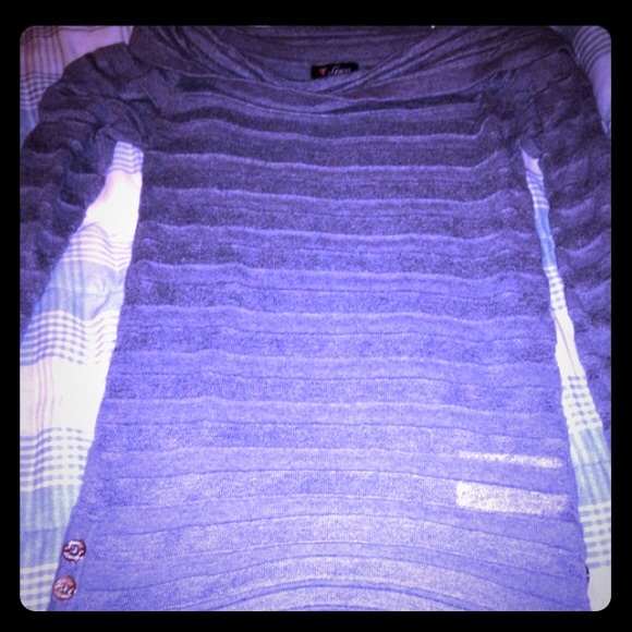 ❌sold❌GUESS gray sweater size medium 🎀