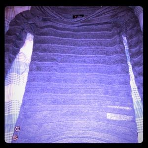 ❌sold❌GUESS gray sweater size medium 🎀