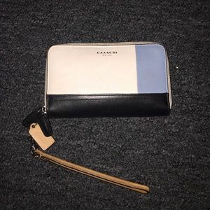 ❗️SALE❗️Authentic Leather coach wristlet