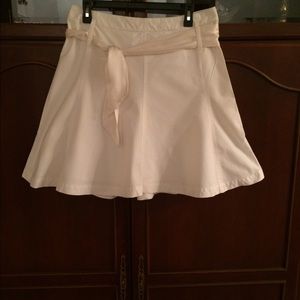 Banana Republic - Cream skirt with sash size 8.