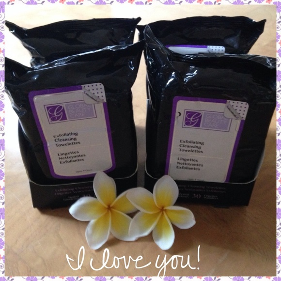 Global Beauty Products Accessories - New💜Exfoliating towelettes💜