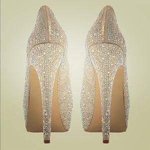 Beige/gold embellished pumps.
