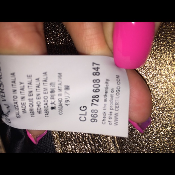 BRAND NEW NEVER USED VERSACE LIMITED EDITION!! π₯ - Picture 4 of 4