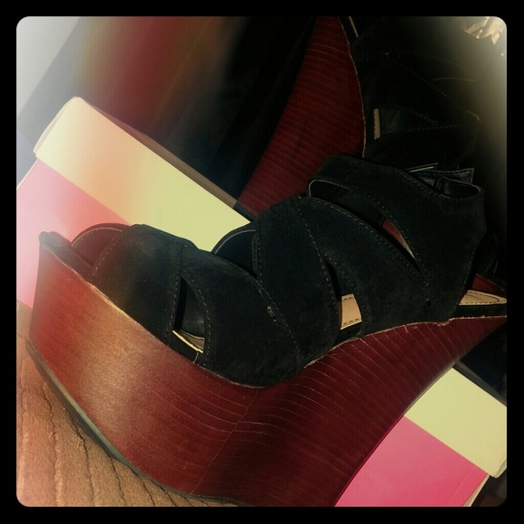 JustFab Shoes - Black wedges