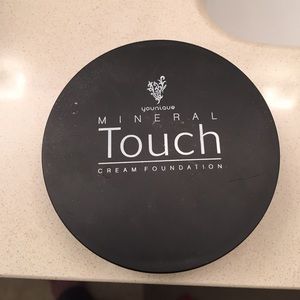 Younique Cream Foundation & Concealer