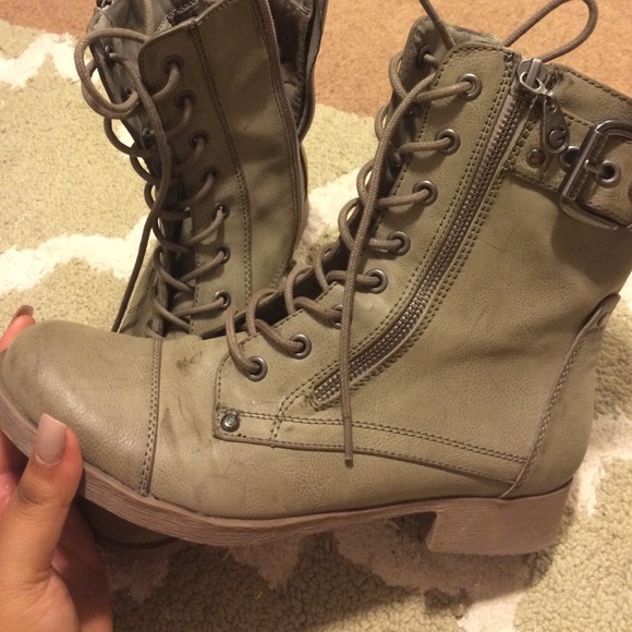 Guess boots