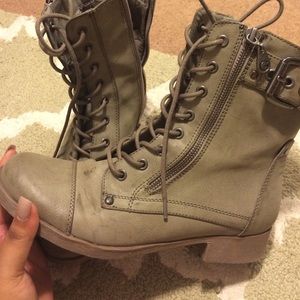 Guess boots