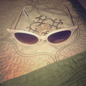 Vintage/Blush/Cat/Glasses