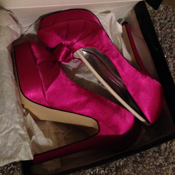 Gabby/Fuchsia Satin - Picture 2 of 4