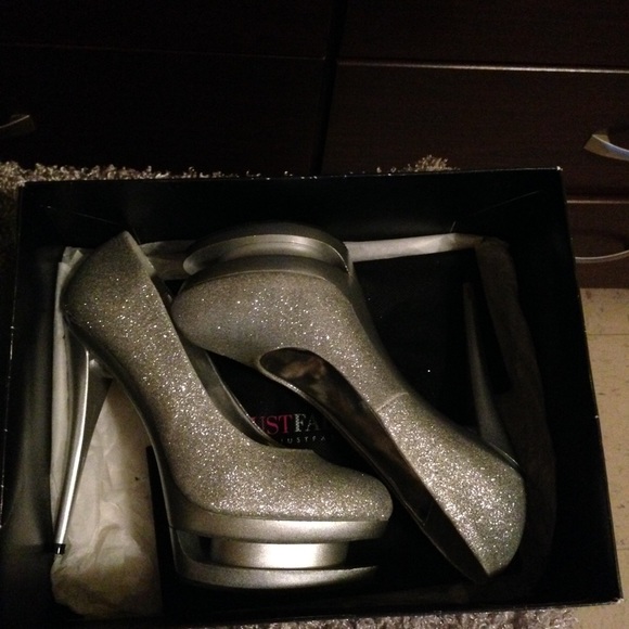 Silver••Vixon - Picture 2 of 4