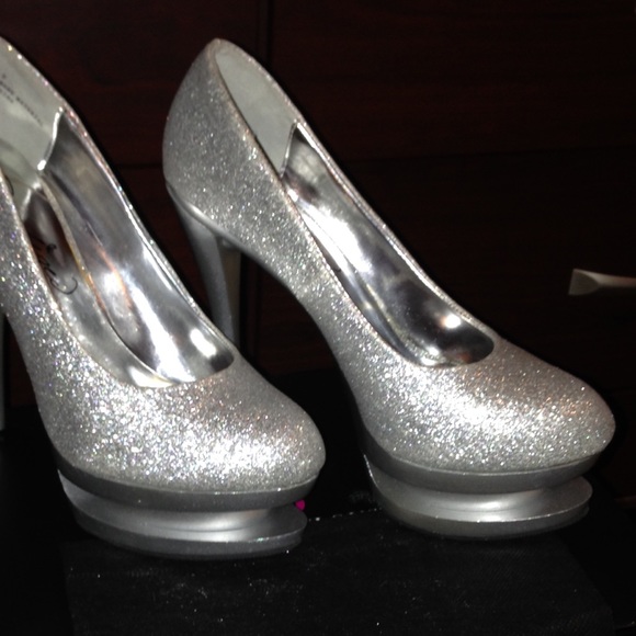 Silver••Vixon - Picture 3 of 4