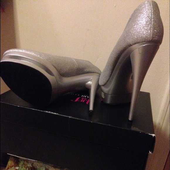 Silver••Vixon - Picture 4 of 4