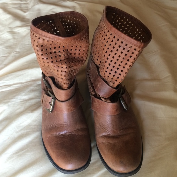 ❌SOLD❌ Steve Madden caramel brown booties!