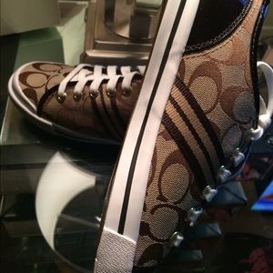 New Signature Coach Tennis